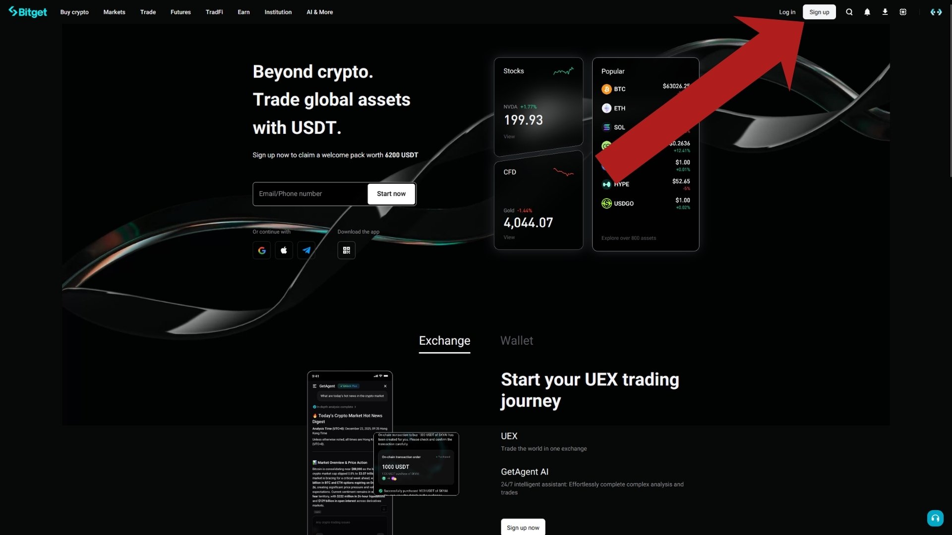 Sign up button highlighted in the top-right corner of the Bitget homepage